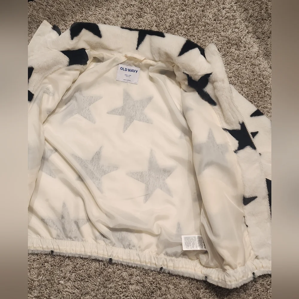 NWT Old Navy Black Star Pattern Faux Fur Puffer Jacket - Picture 6 of 10